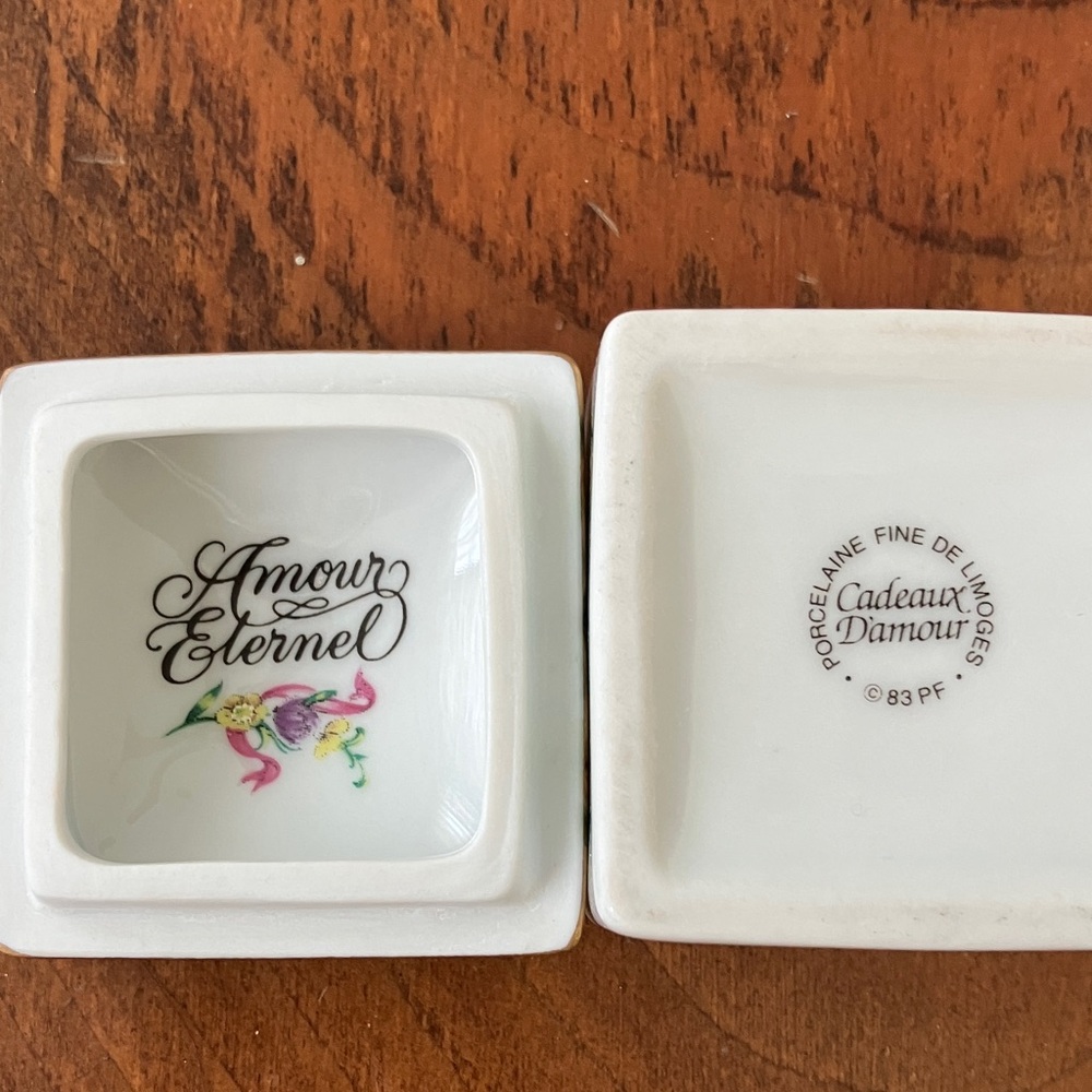 VINTAGE FINE PORCELAINE De LIMOGES Box with Floral Design CADEAUX D’AMOUR
